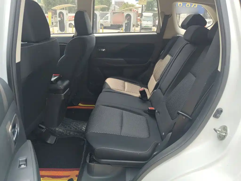 Mitsubishi Outlander — фото 13