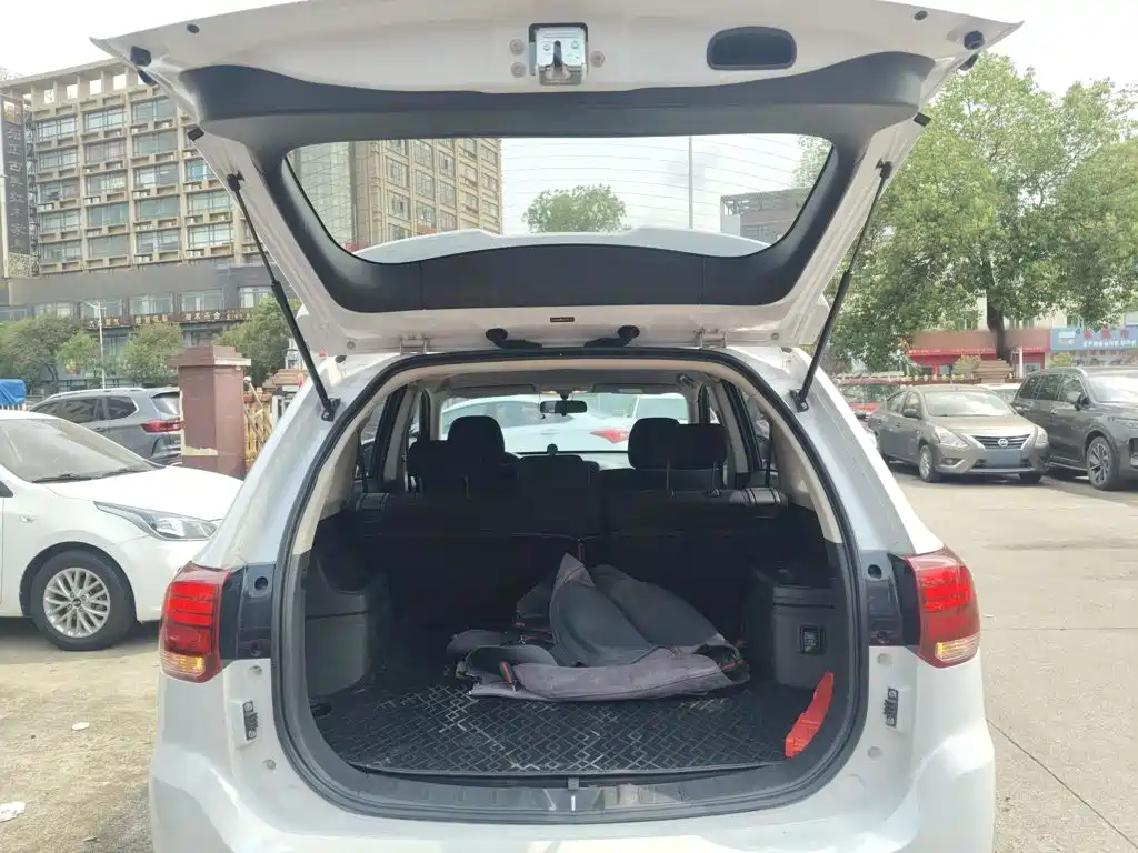 Mitsubishi Outlander — фото 15