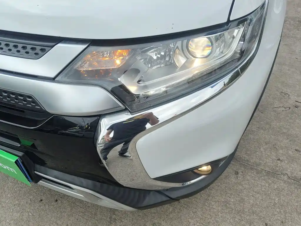 Mitsubishi Outlander — фото 18