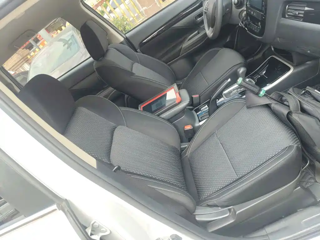 Mitsubishi Outlander — фото 20