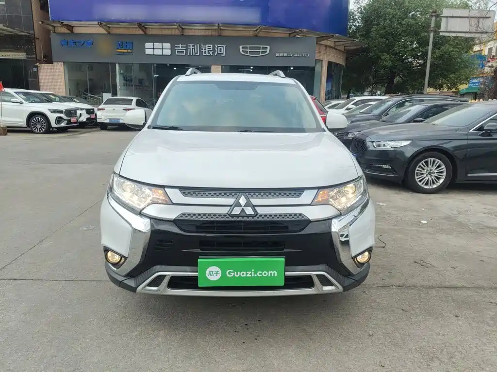 Mitsubishi Outlander — фото 3