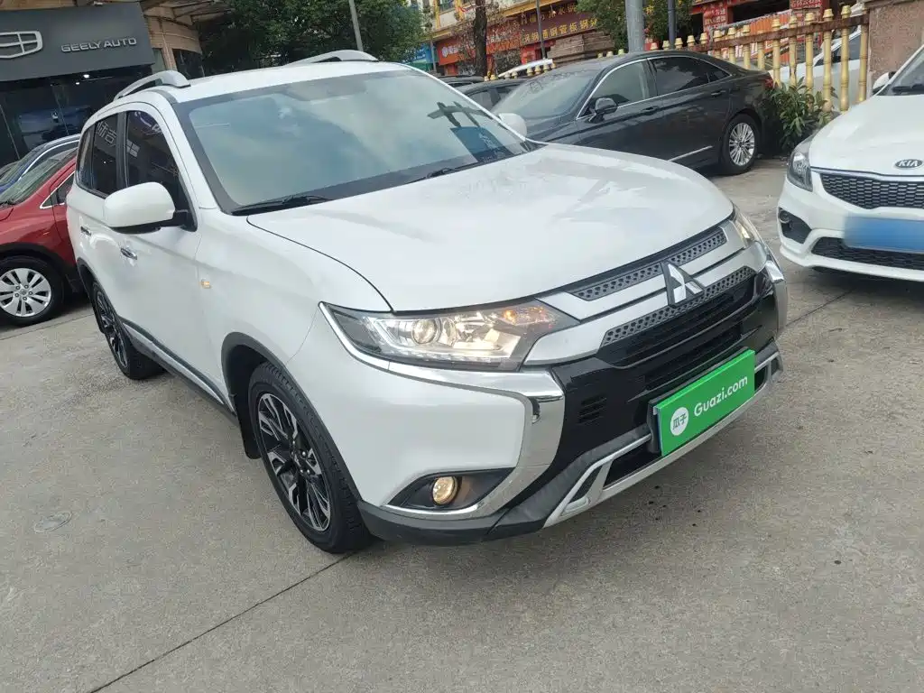 Mitsubishi Outlander — фото 22