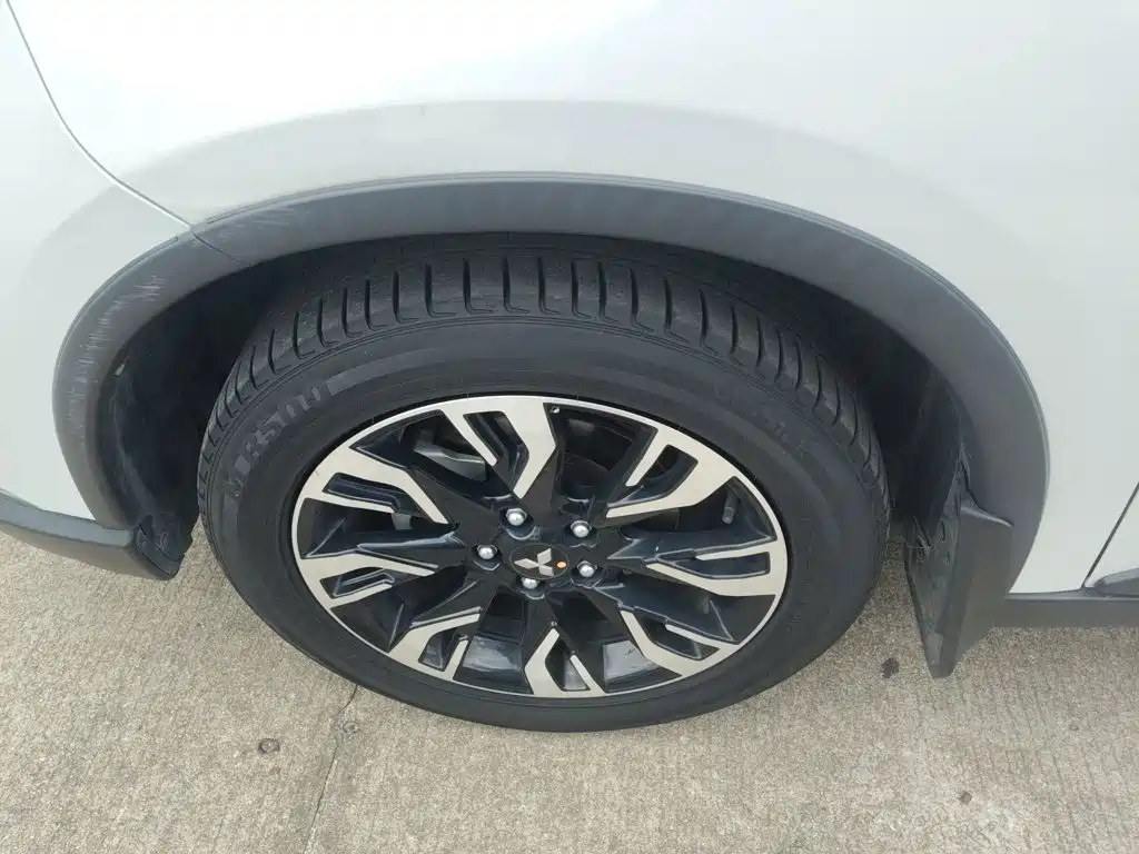 Mitsubishi Outlander — фото 25
