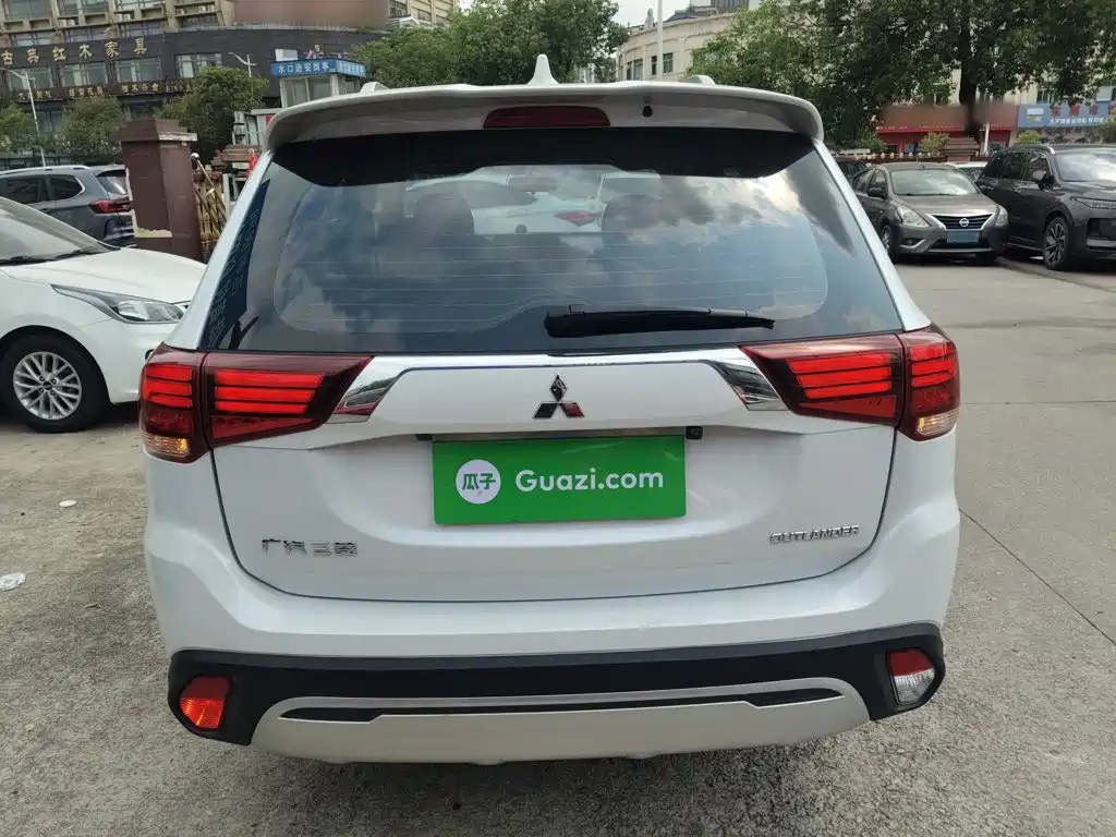 Mitsubishi Outlander — фото 4