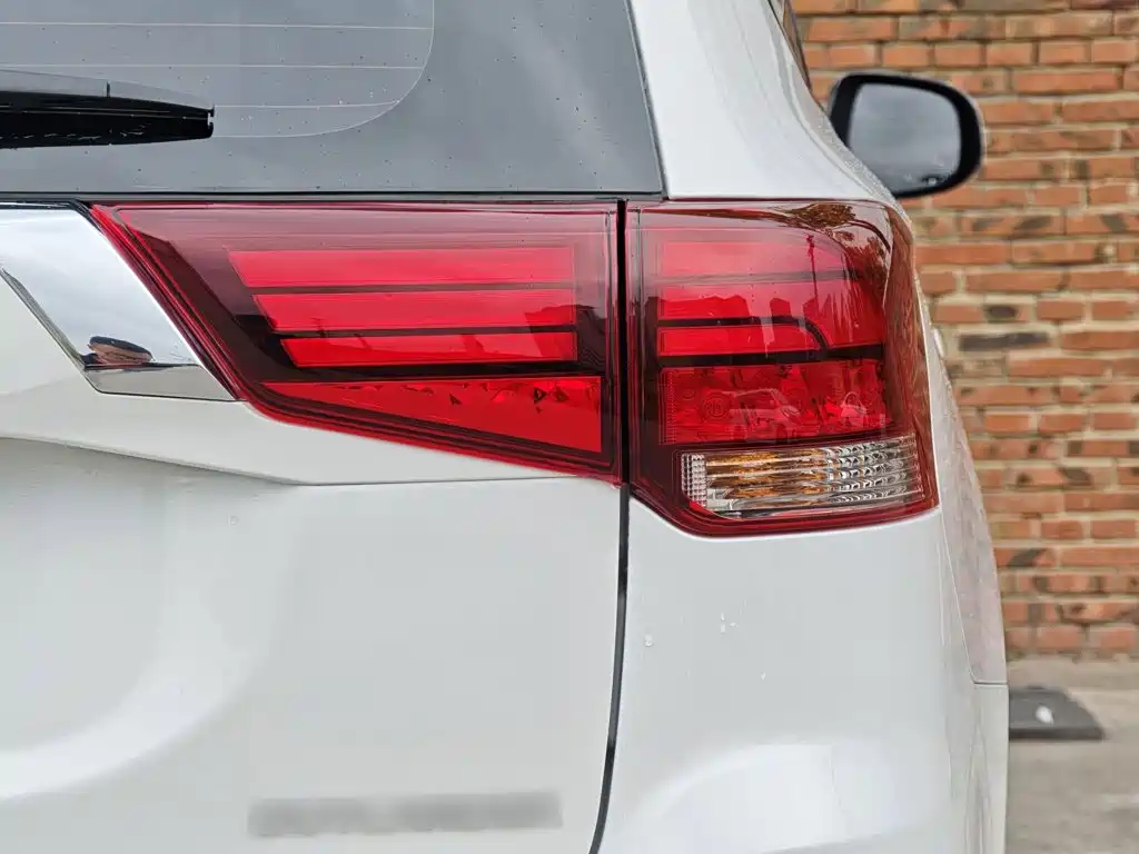 Mitsubishi Outlander — фото 23