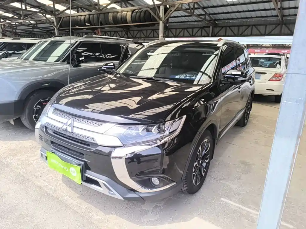 Mitsubishi Outlander — фото 2