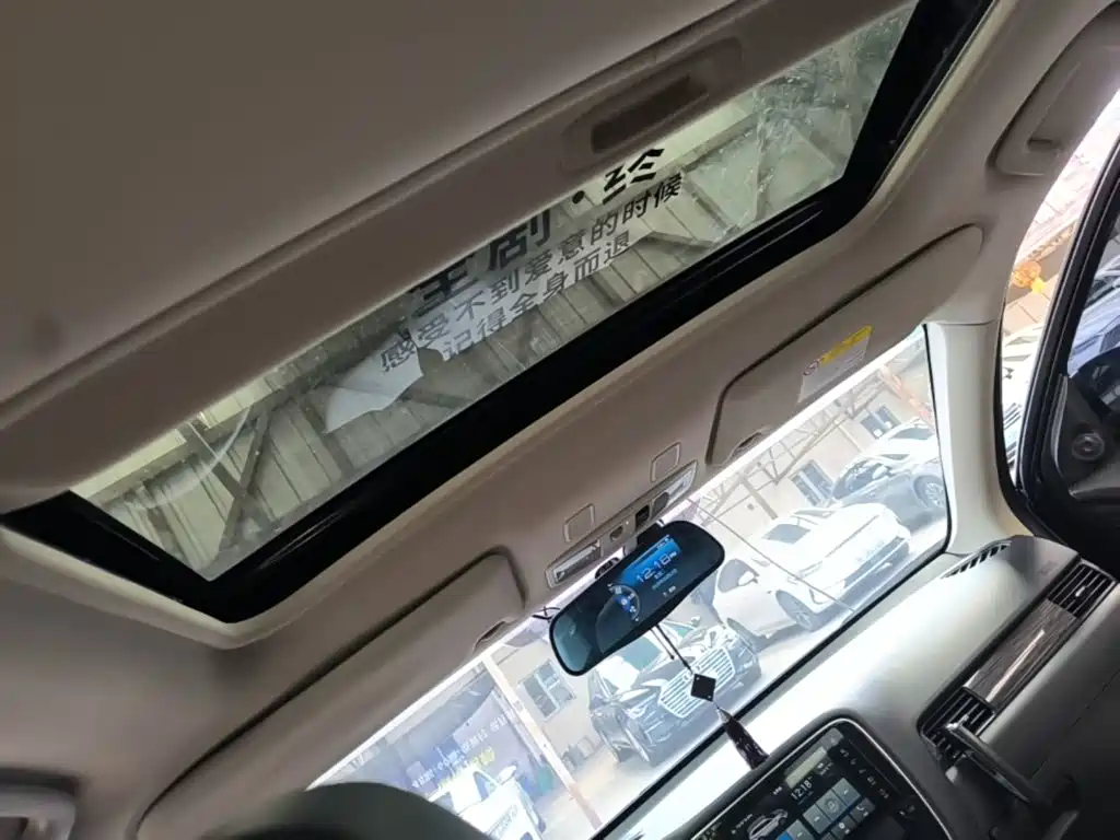 Mitsubishi Outlander — фото 14