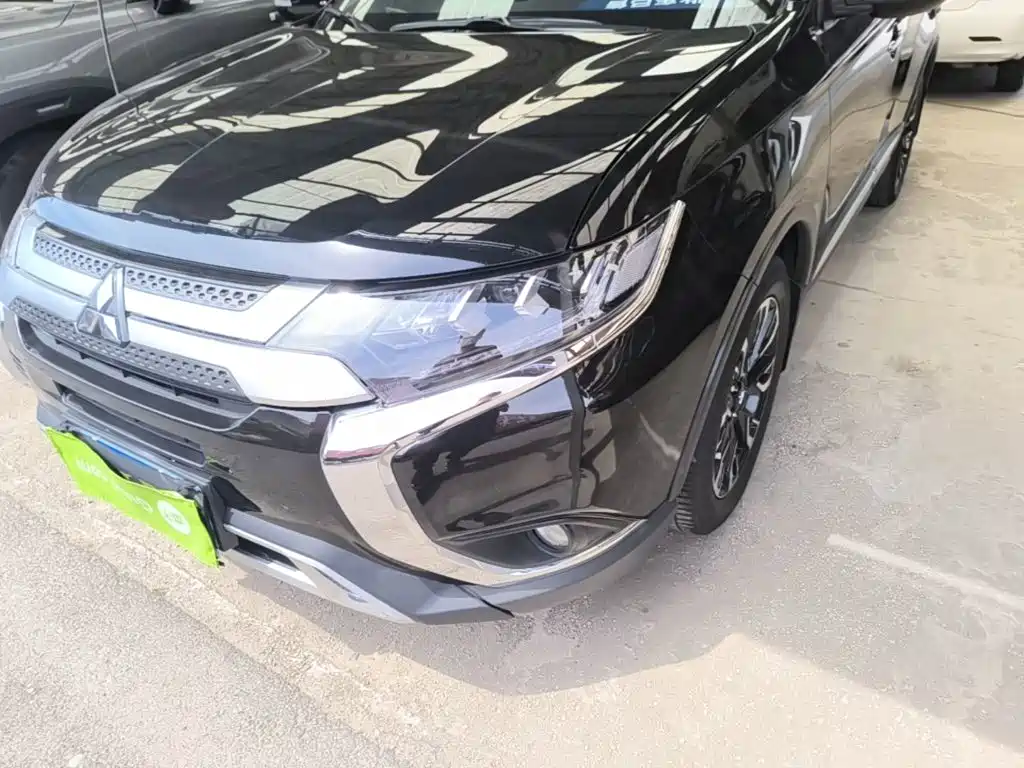 Mitsubishi Outlander — фото 18