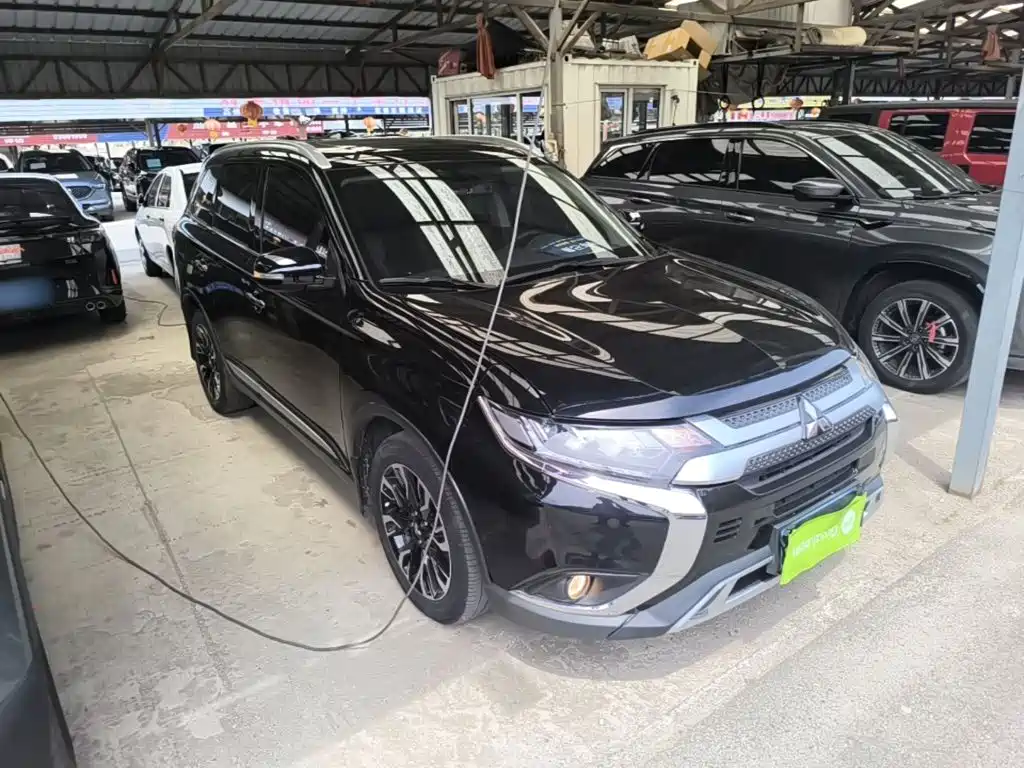 Mitsubishi Outlander — фото 22