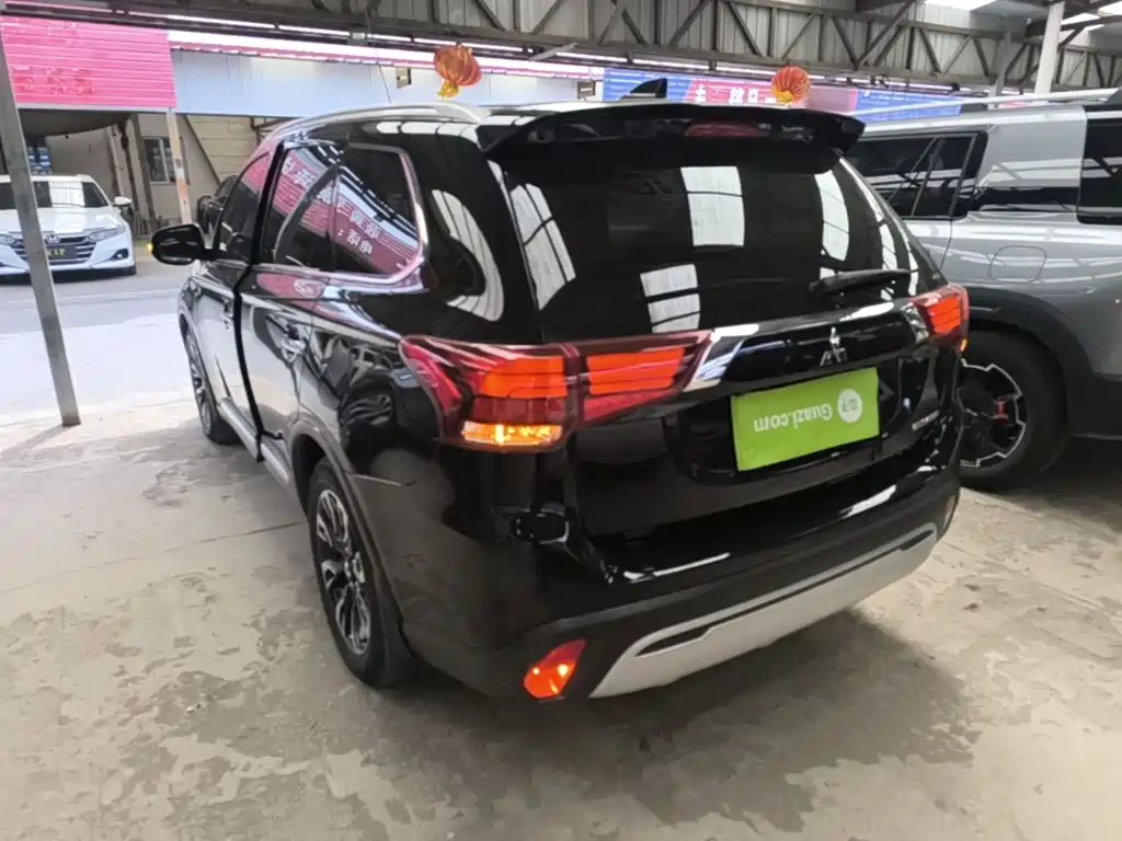 Mitsubishi Outlander — фото 23