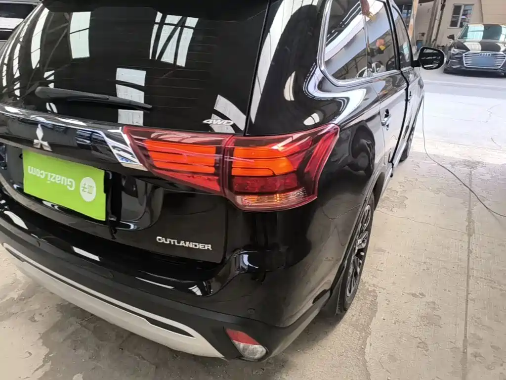 Mitsubishi Outlander — фото 24