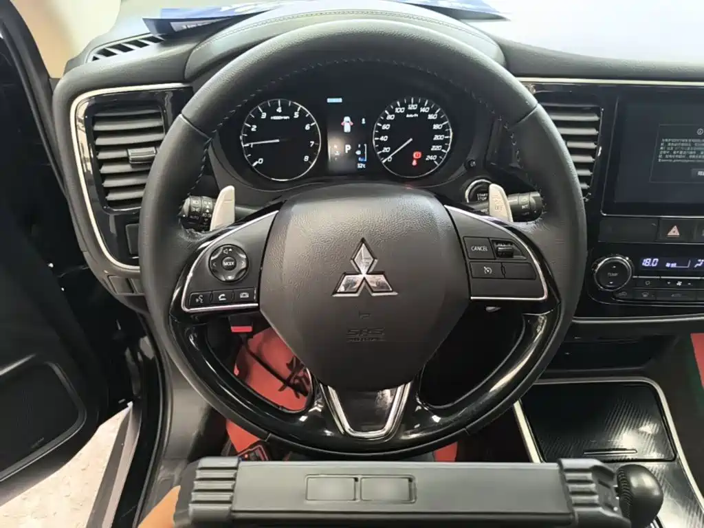 Mitsubishi Outlander — фото 7