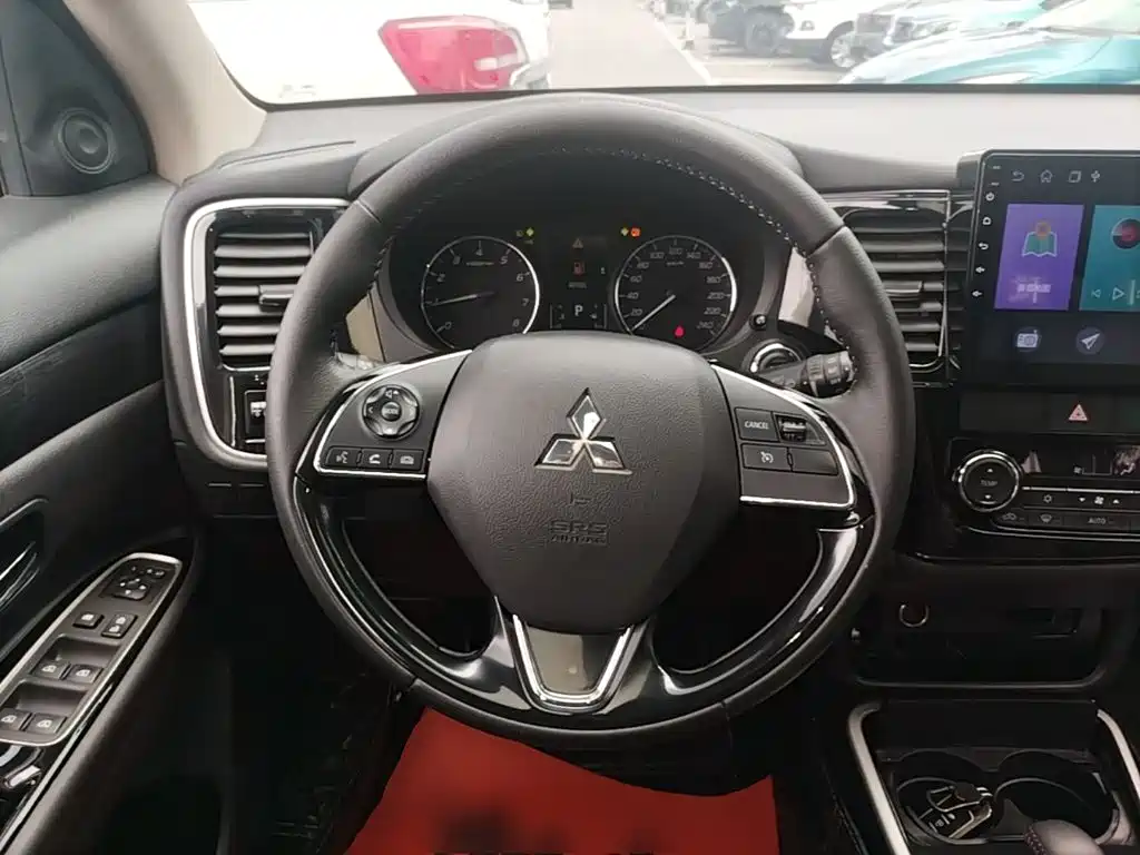 Mitsubishi Outlander — фото 11