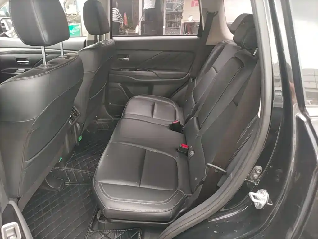 Mitsubishi Outlander — фото 17