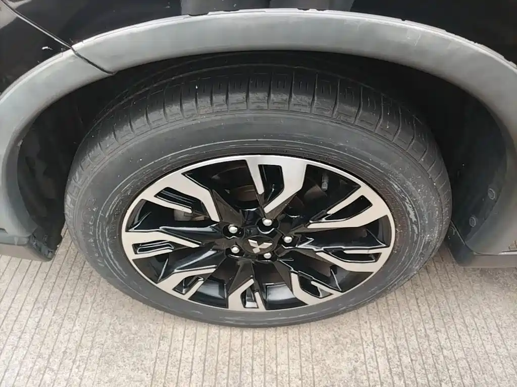 Mitsubishi Outlander — фото 23