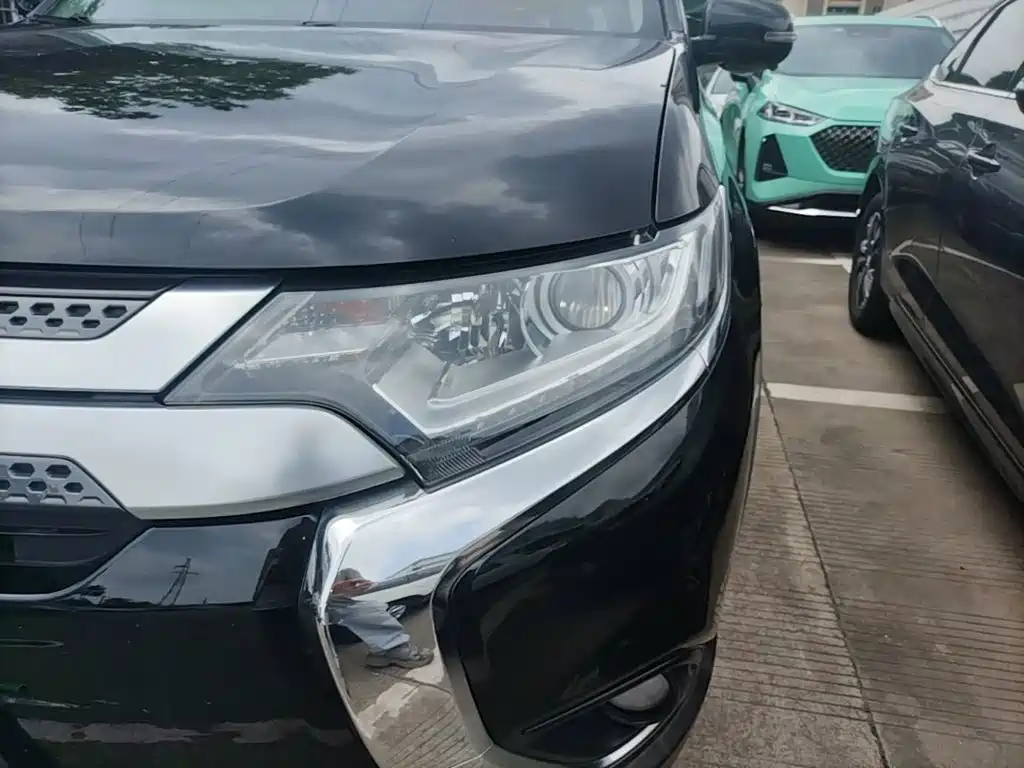 Mitsubishi Outlander — фото 24