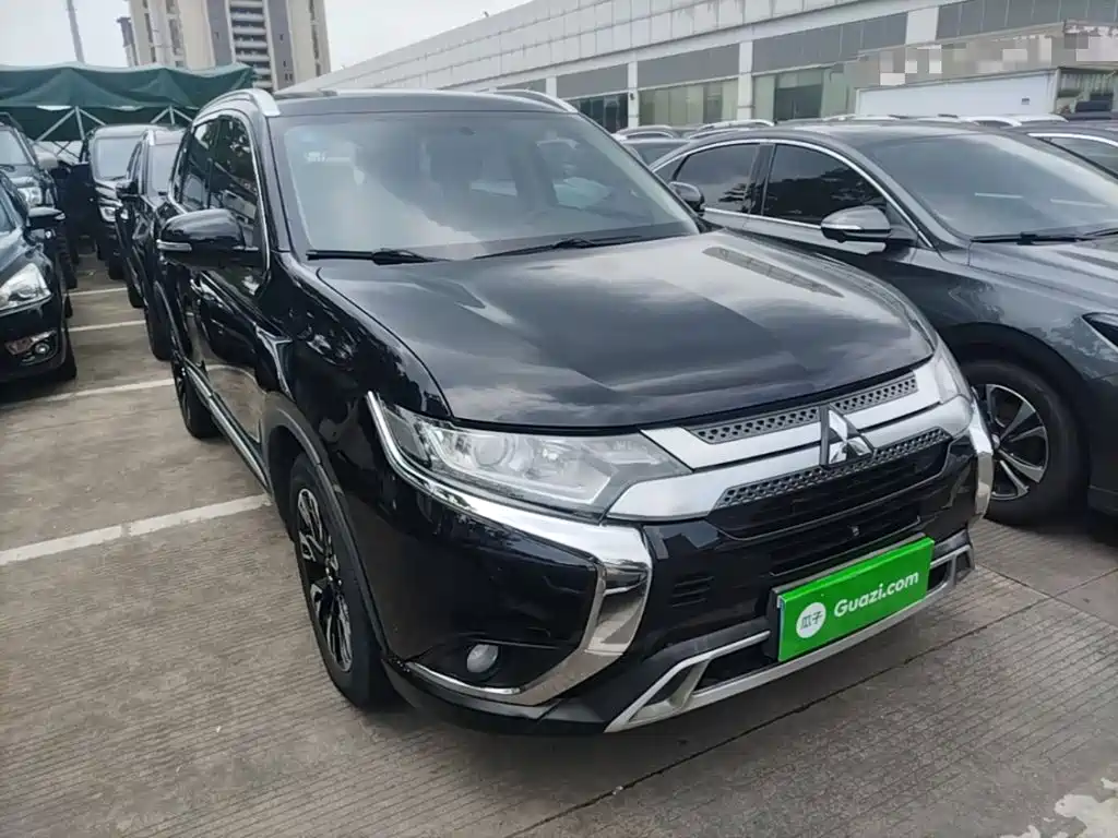 Mitsubishi Outlander — фото 4