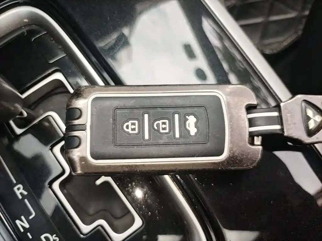 Mitsubishi Outlander — фото 9
