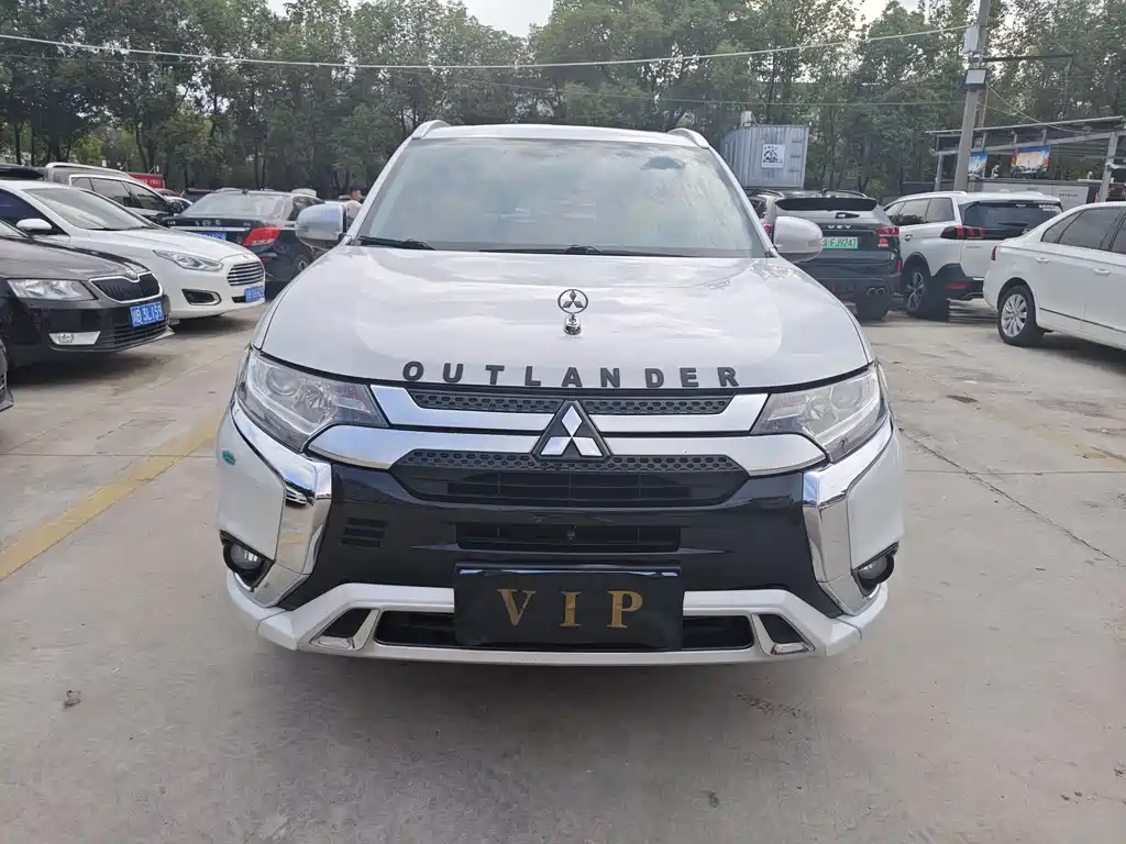Mitsubishi Outlander — фото 2