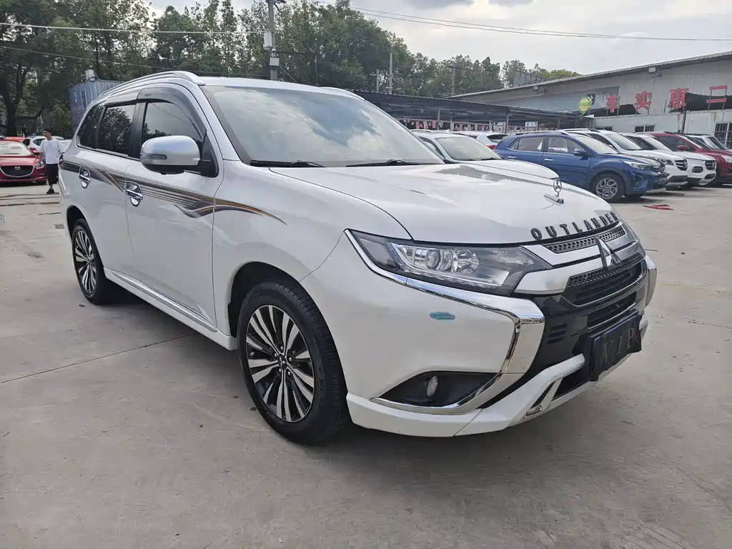 Mitsubishi Outlander — фото 3