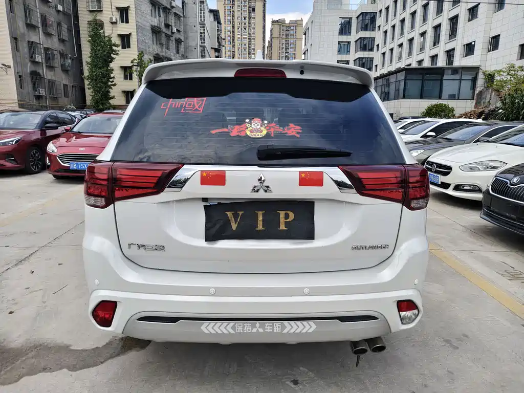 Mitsubishi Outlander — фото 5