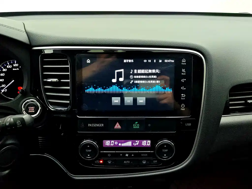 Mitsubishi Outlander — фото 11