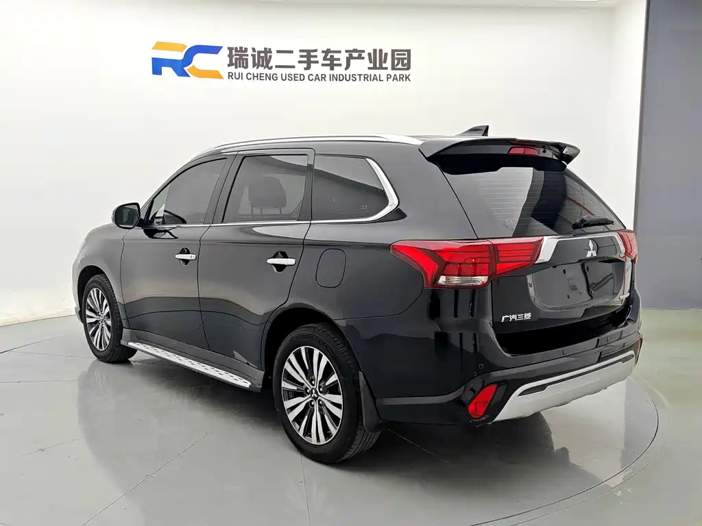 Mitsubishi Outlander — фото 15