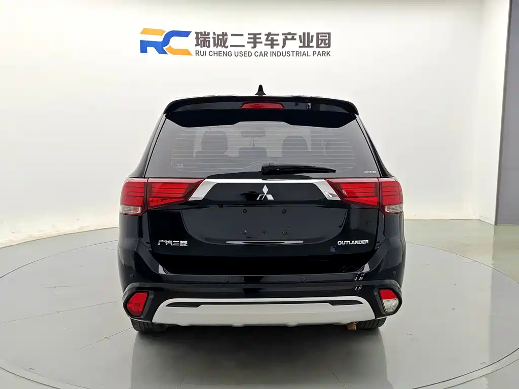 Mitsubishi Outlander — фото 4