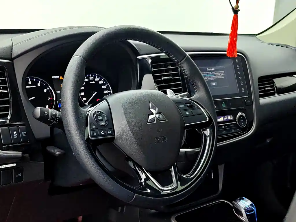 Mitsubishi Outlander — фото 10