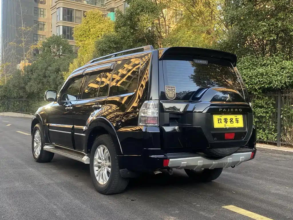 Mitsubishi Pajero (Import) — фото 10