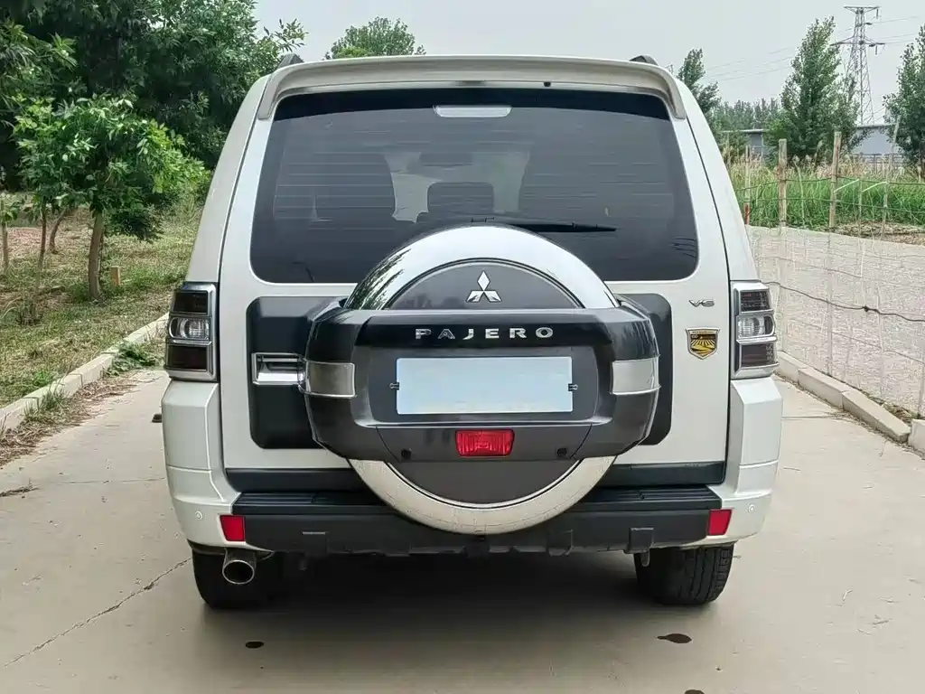 Mitsubishi Pajero (Import) — фото 4
