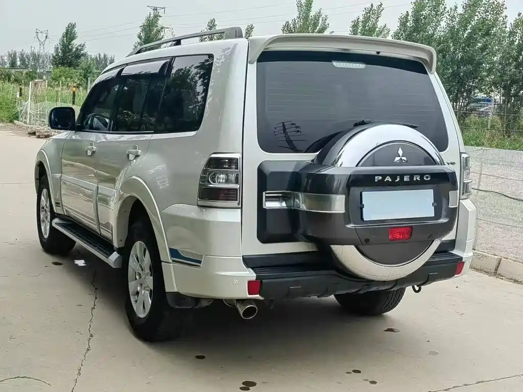 Mitsubishi Pajero (Import) — фото 6