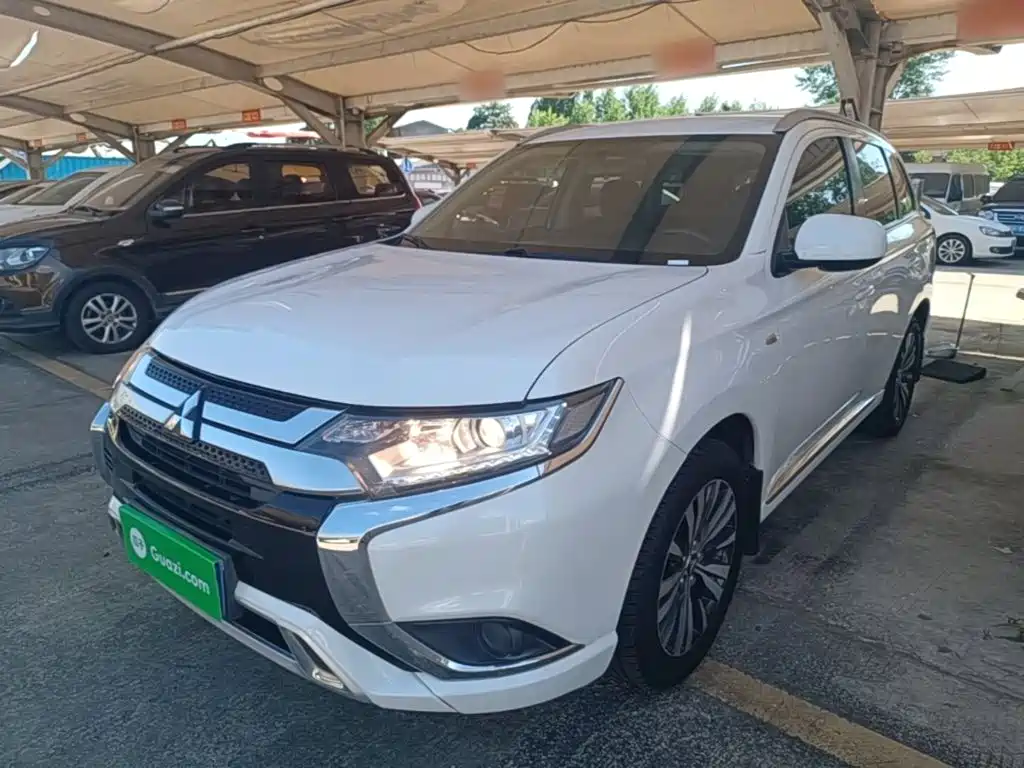 Mitsubishi Outlander — фото 2
