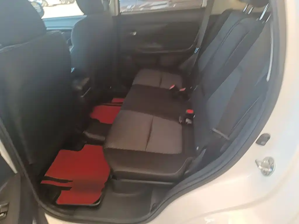 Mitsubishi Outlander — фото 17