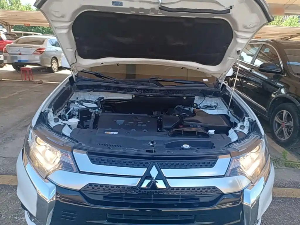 Mitsubishi Outlander — фото 20