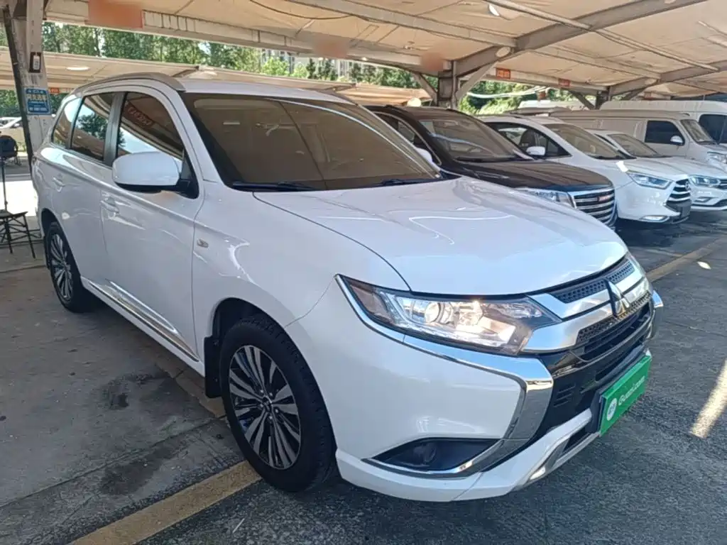 Mitsubishi Outlander — фото 4