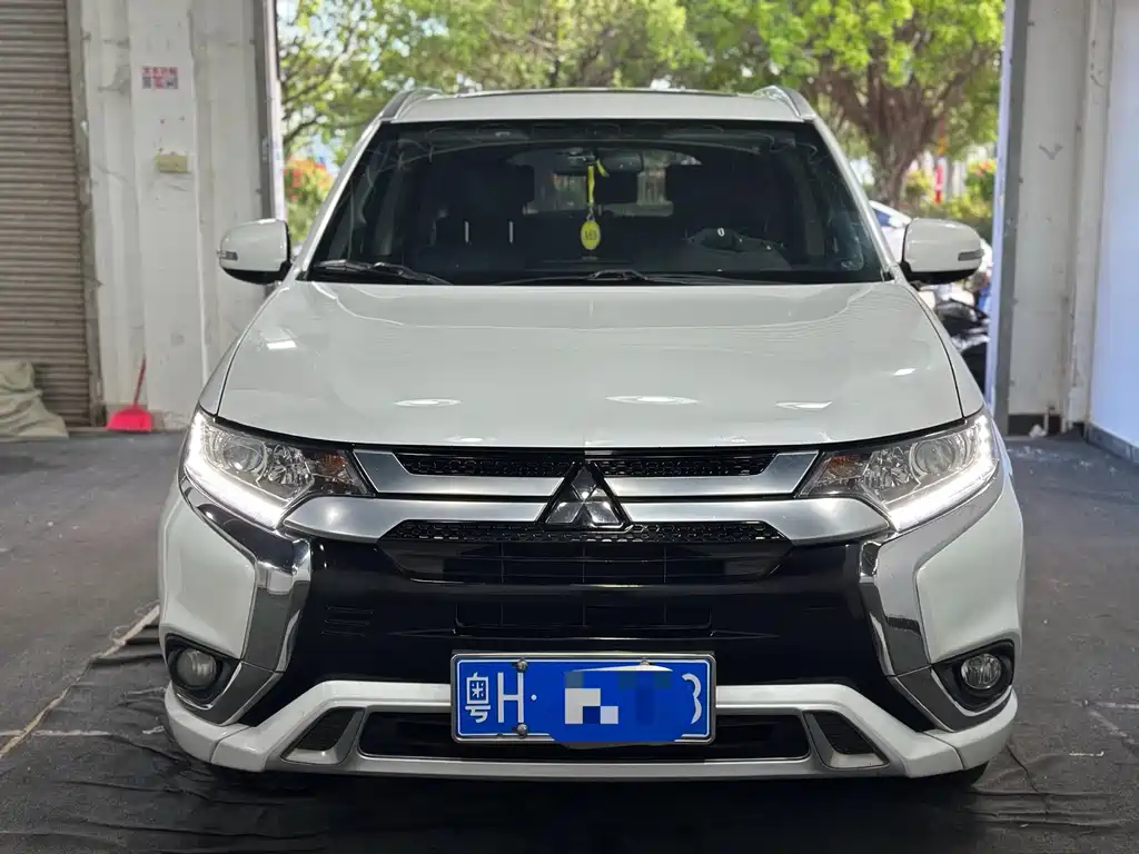 Mitsubishi Outlander — фото 2