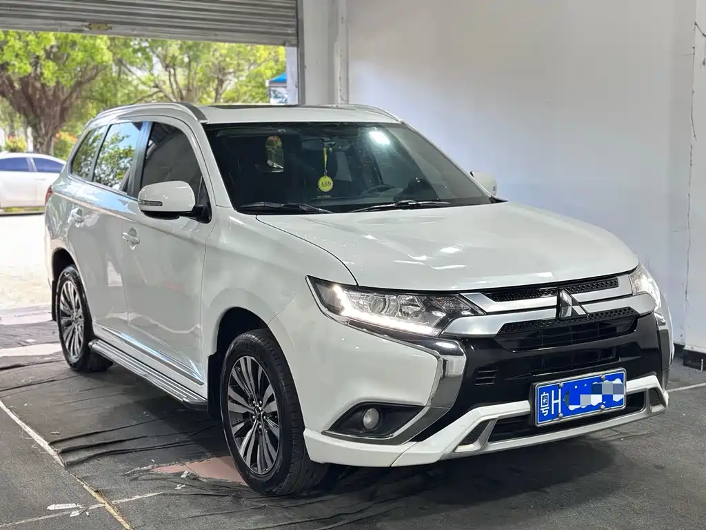 Mitsubishi Outlander — фото 3