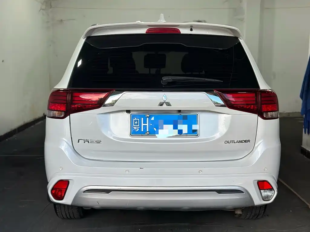 Mitsubishi Outlander — фото 4