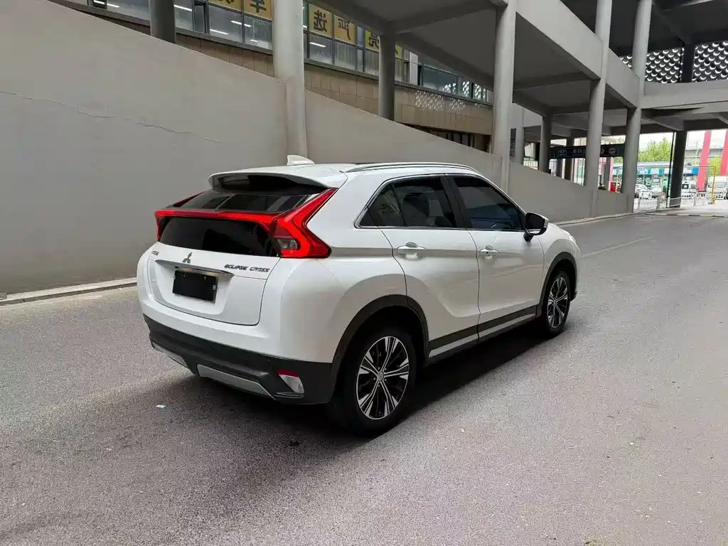 Mitsubishi Eclipse Cross — фото 6