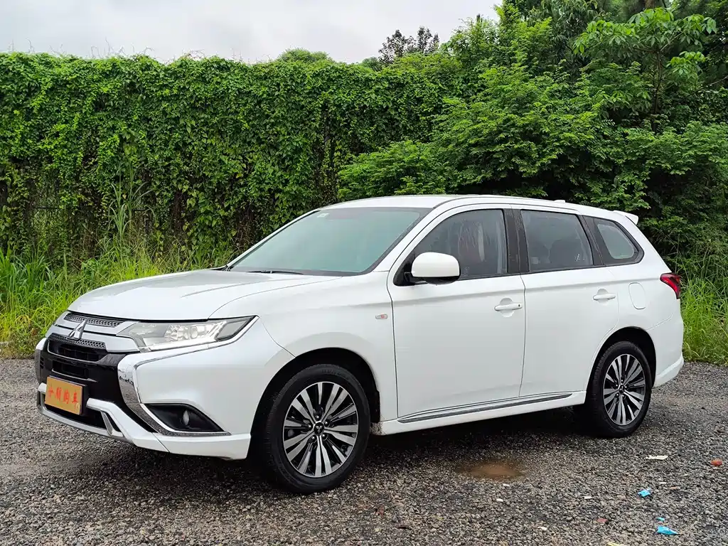 Mitsubishi Outlander — фото 2