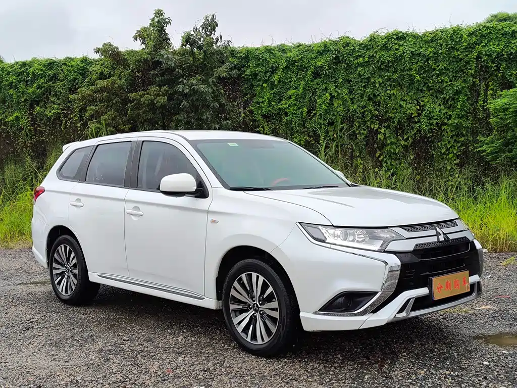 Mitsubishi Outlander — фото 3