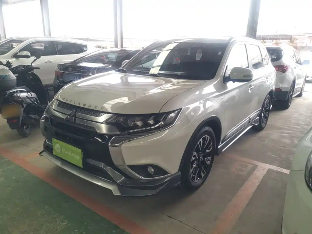 Mitsubishi Outlander — фото 2