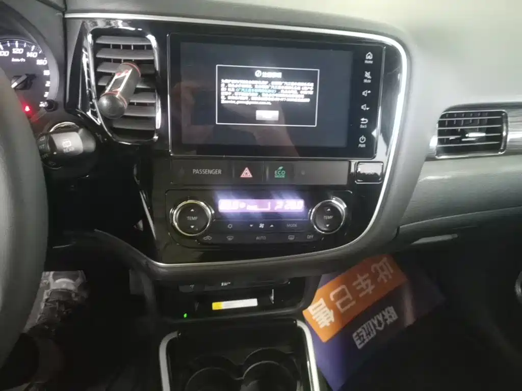 Mitsubishi Outlander — фото 13
