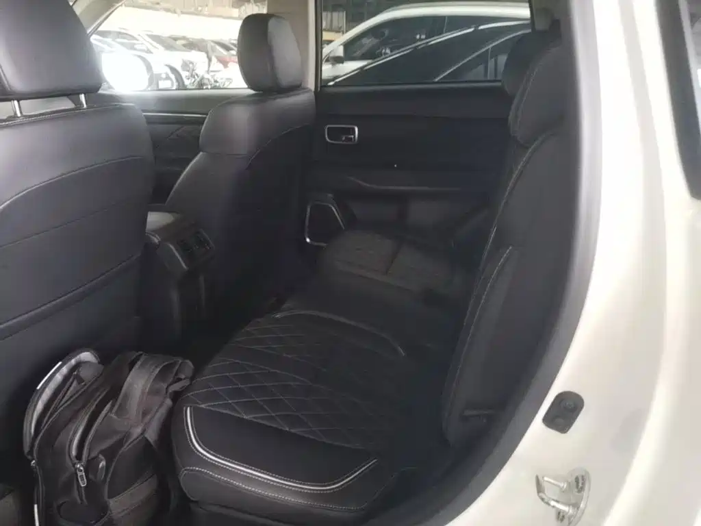 Mitsubishi Outlander — фото 17