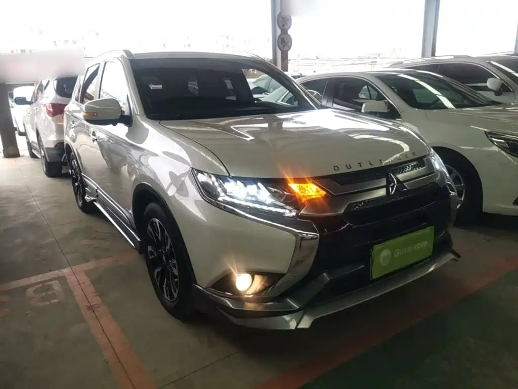 Mitsubishi Outlander — фото 4
