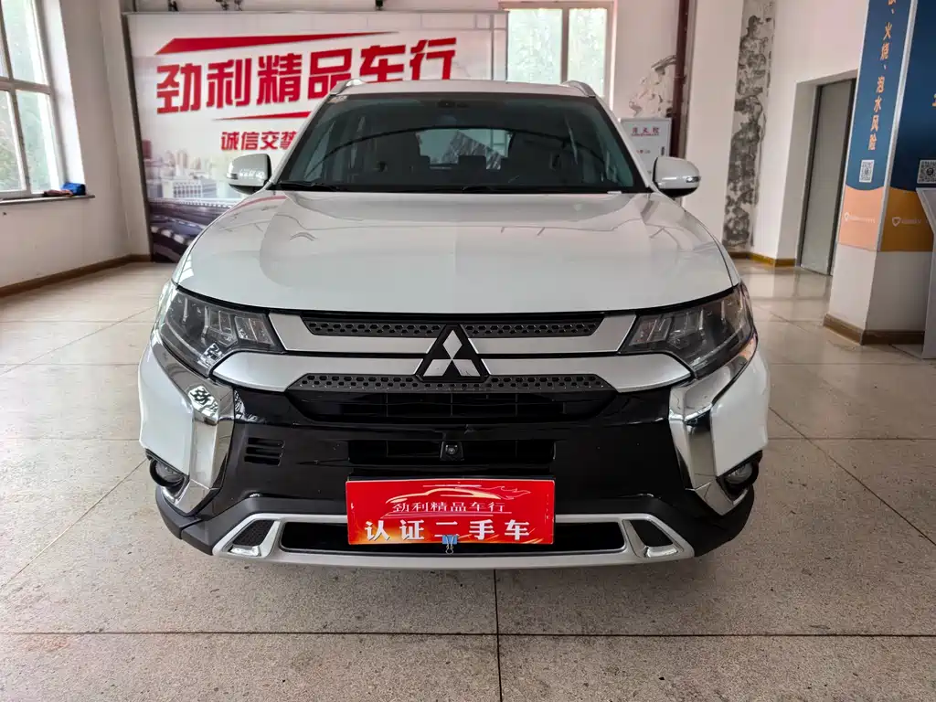 Mitsubishi Outlander — фото 2