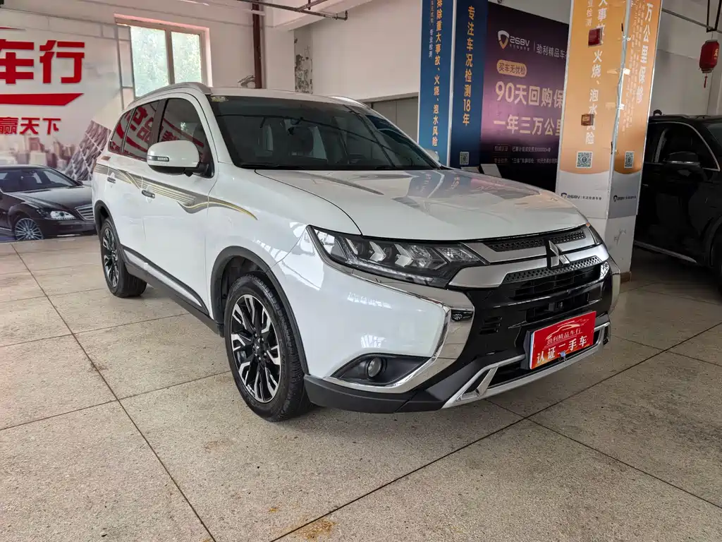 Mitsubishi Outlander — фото 3