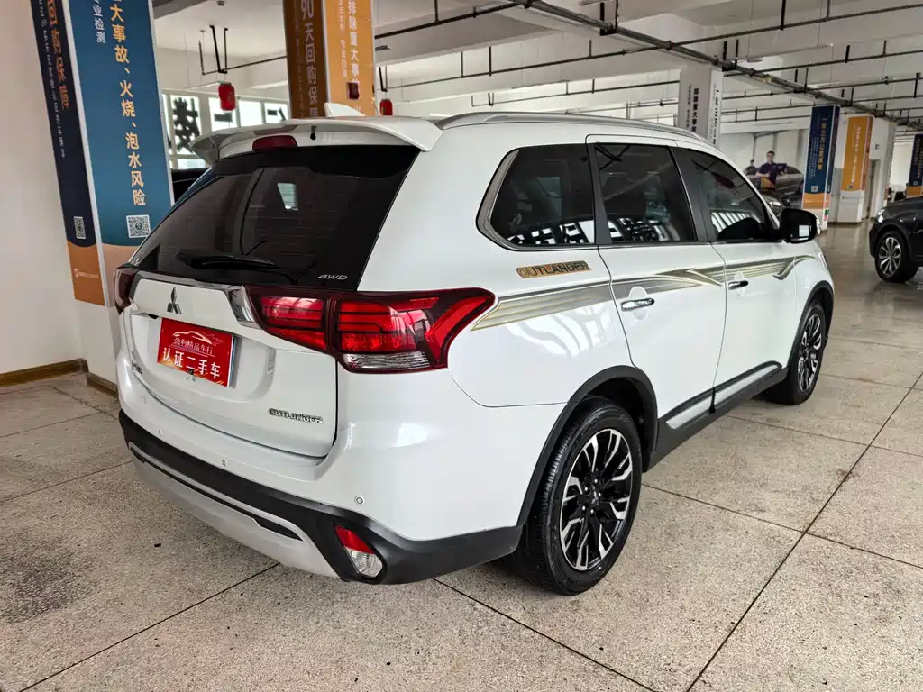 Mitsubishi Outlander — фото 6