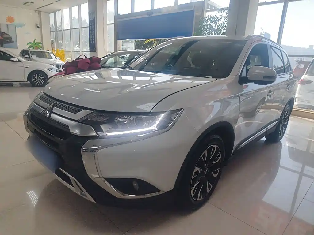 Mitsubishi Outlander — фото 2